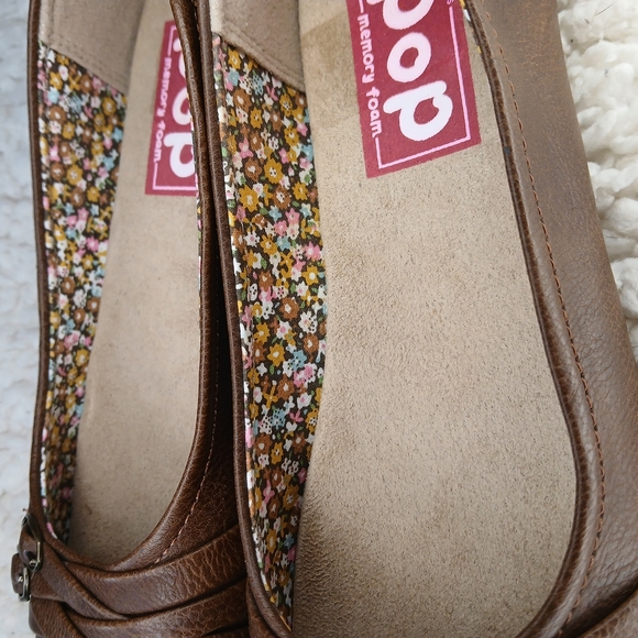 Pop Brown Flats with Crisscross Design - Picture 6 of 9